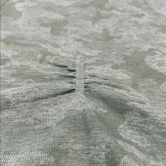 Gymshark Long Sleeve Crop Top - Picture 3 of 5